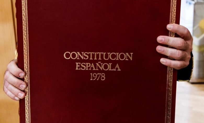 الدستور الإسباني يكمل 45 سنة على وجوده بين مؤيد و مطالب بالتغيير