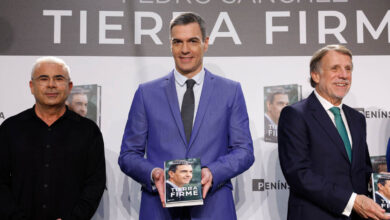 رئيس الحكومة الإسبانية، بيدرو سانشيز، يقدم كتابه الجديد