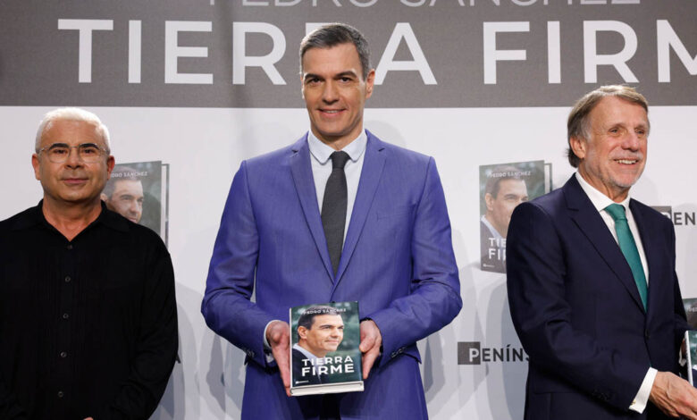 رئيس الحكومة الإسبانية، بيدرو سانشيز، يقدم كتابه الجديد