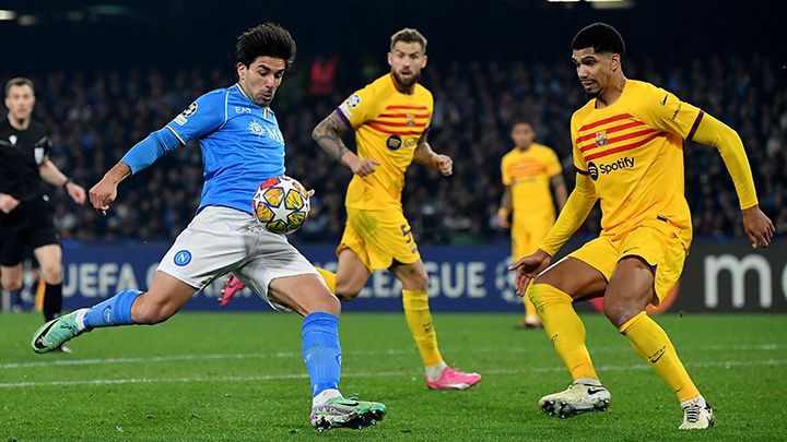 برشلونة يعود بالتعادل من ملعب نابولي