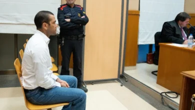 الحكم على لاعب برشلونة السابق داني ألفيش بالسجن أربع سنوات