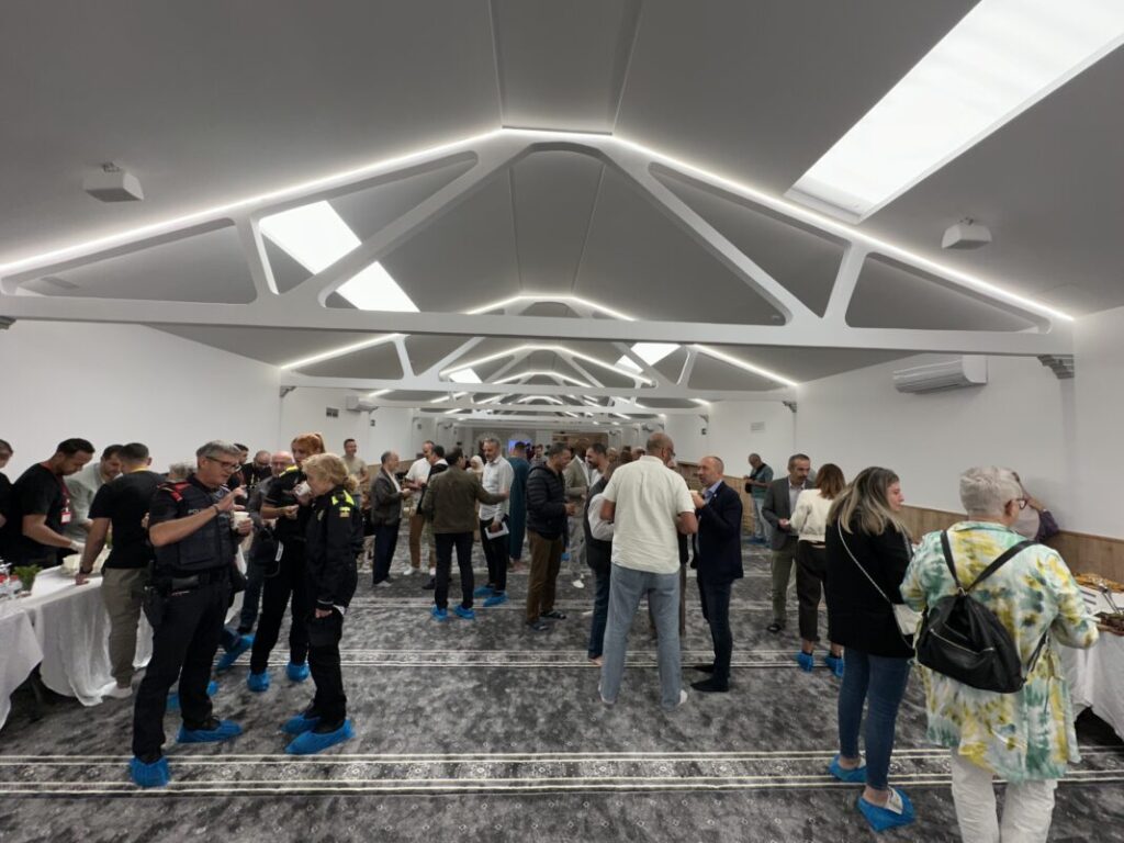 الجالية المسلمة بجهة مانريسا بإقليم كطلونيا تفتتح مسجدا جديدا