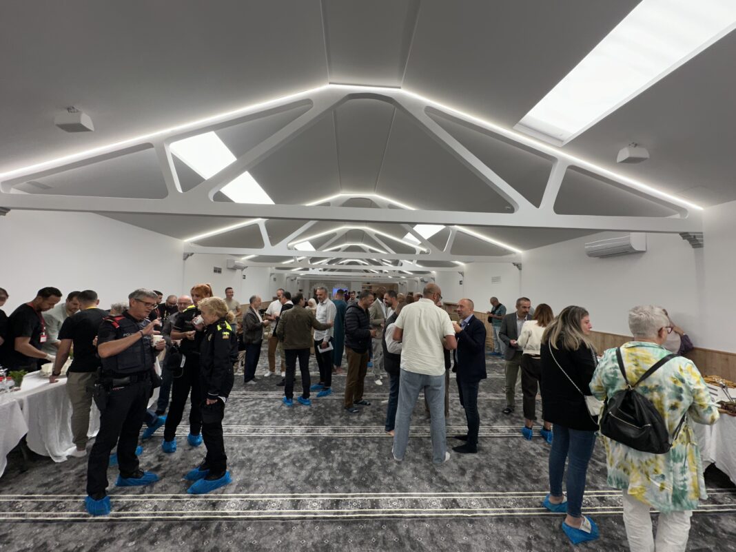 الجالية المسلمة بجهة مانريسا بإقليم كطلونيا تفتتح مسجدا جديدا