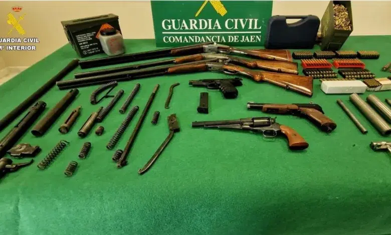 الحرس المدني الإسباني يفكك عصابة إجرامية مختصة في تهريب السلاح