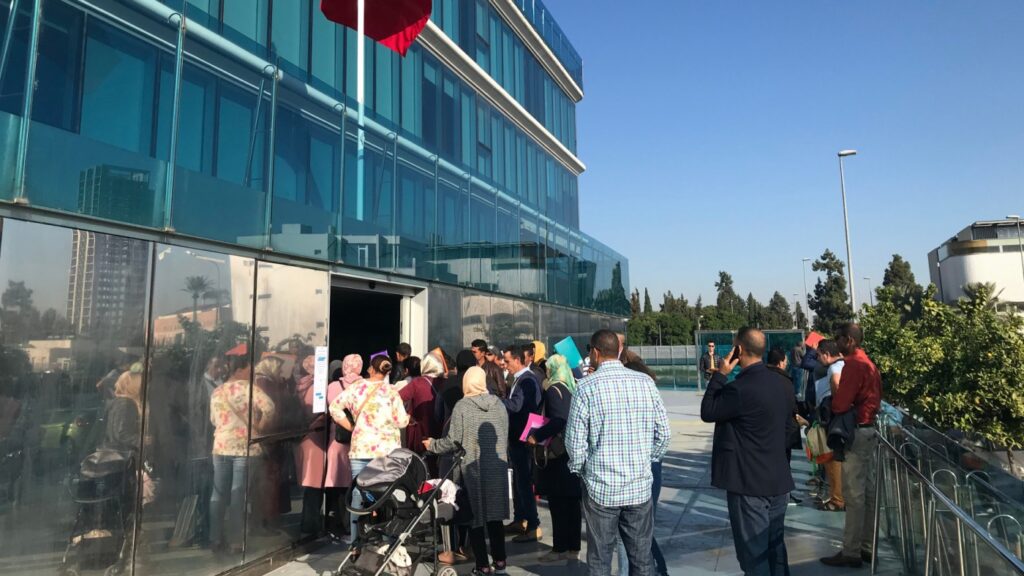 حارس أمن يعتدي بالضرب على مهاجر مغربي داخل قنصلية مورسيا