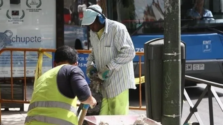 إسبانيا توافق على تعديلات في قانون الهجرة لتسوية أوضاع المهاجرين