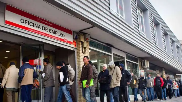كم تحتاج من سنوات العمل للحصول على إعانة البطالة في إسبانيا؟