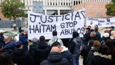 مغاربة يطالبون بالعدالة بعد مقتل الشاب المغربي هيثم على يد الشرطة الإسبانية (الصورة من موقع diariosur)