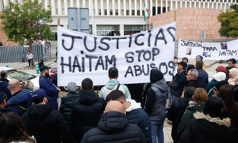 مغاربة يطالبون بالعدالة بعد مقتل الشاب المغربي هيثم على يد الشرطة الإسبانية (الصورة من موقع diariosur)