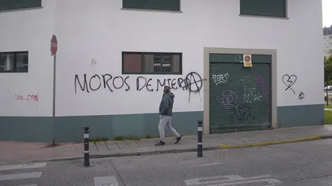 القبض على شخص بسبب التحريض ضد المهاجرين والمسلمين